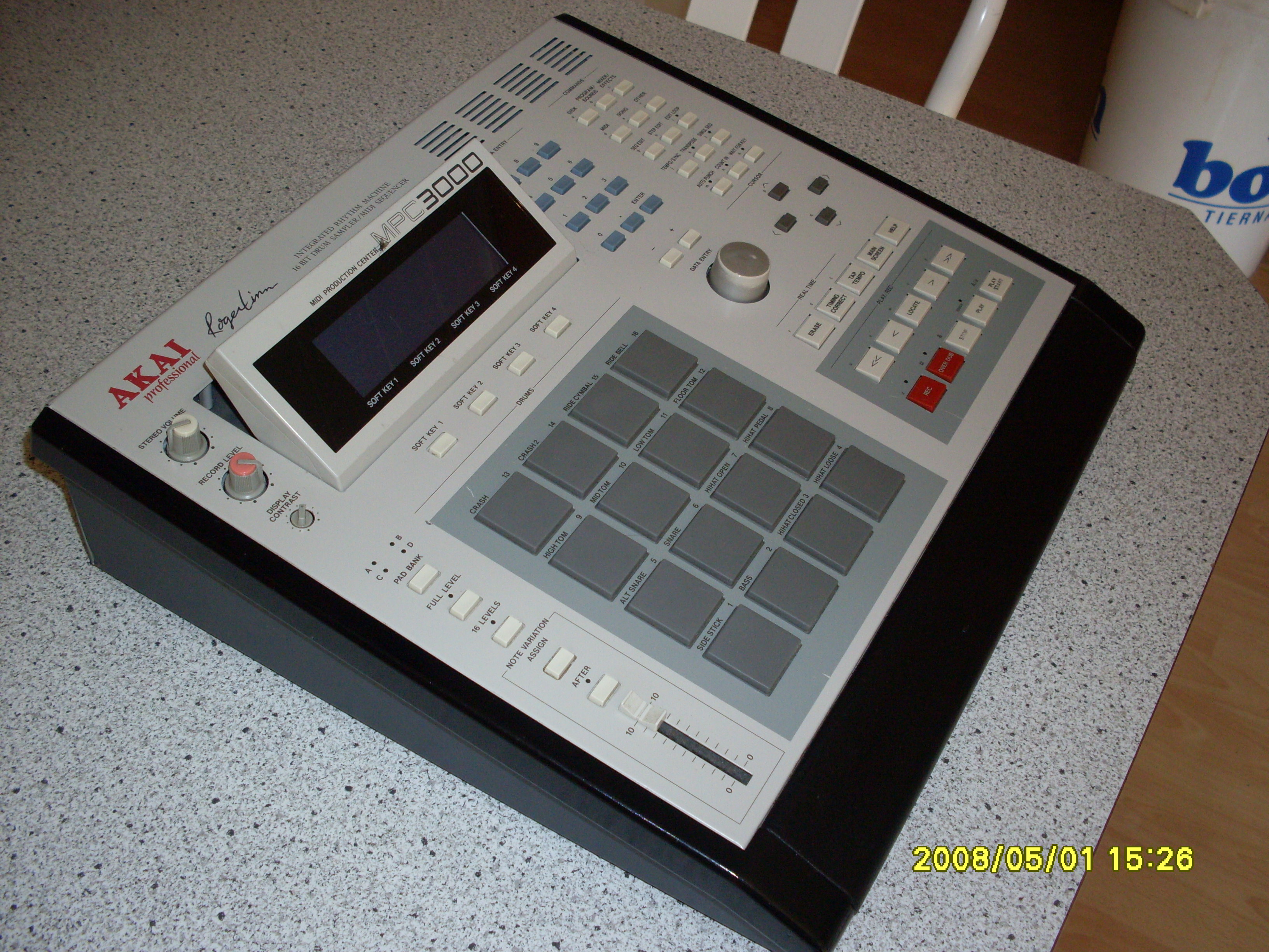 Schlagzeug AKAI MPC 3000 mit VAILIXI 3.50 BETRIEBSSYSTEM MAX RAM (32MB)