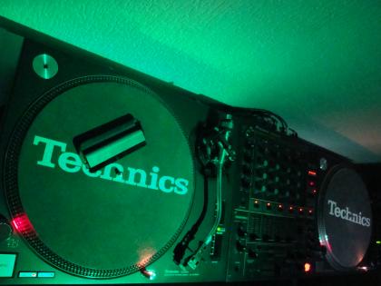 2 Technics 1210 und pioneer djm 600