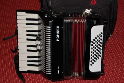 Akkordeon Hohner bravo II 48