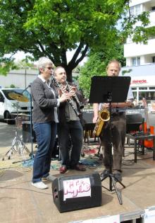 Wir spielen auf Klarinetten und Saxophonen mit Lehrer in Berlin