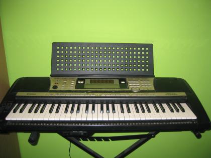 Biete Yamaha PSR 740!