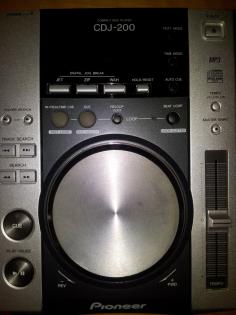 2 x Pioneer CDJ 200