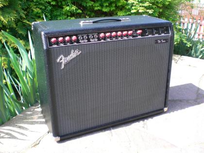 FENDER TWIN (The Twin / Red Knob) 100 Watt Röhren-Combo