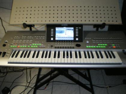 YAMAHA Keyboard TYROS3 und Lautsprecherset