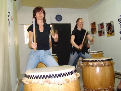 Taiko japanische Trommel Schule sucht Räumlichkeiten