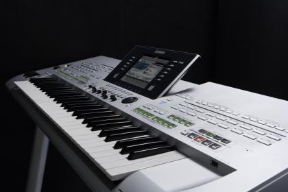 Zu verkaufen Yamaha Tyros 3 61-Key Arranger Workstation Keyboard