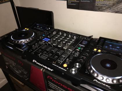 Pioneer CDJ 200 Nexus Pair + DJM 900 Nexus