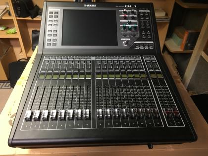 Yamaha QL1 Digital Mixer