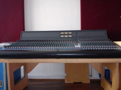 AMEK MEDIA 51 ; 40 channel console