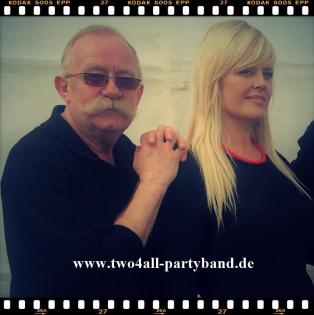 WEIHNACHTSFEIER mit Top LIVE-MUSIK von der two4all-partyband