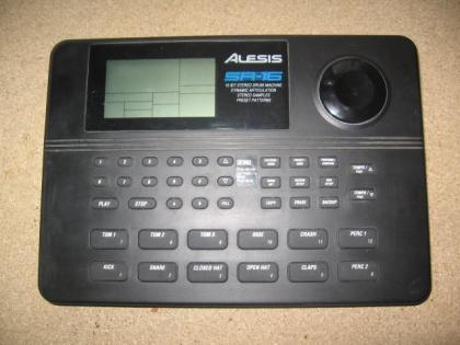 Verkaufe Drumcomputer Alesis SR-16