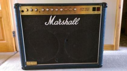 Marshall JCM 800 2x12 Watts mit Schutzhaube