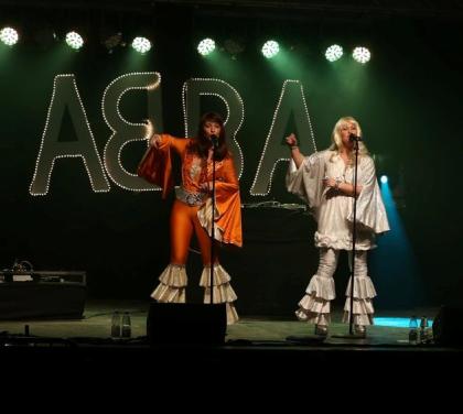 ABBAgirls...die ABBA-Show auch für den kleinen Rahmen