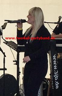 WEIHNACHTSFEIER mit Top LIVE-MUSIK von der two4all-partyband