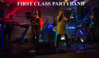 WEIHNACHTSFEIER mit Top LIVE-MUSIK von der two4all-partyband