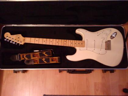 FENDER NEW AMERICAN STANDARD STRATOCASTER OLYMPIC WHITE MAPLE NECK