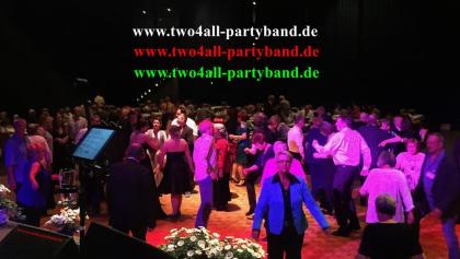 WEIHNACHTSFEIER mit Top LIVE-MUSIK von der two4all-partyband