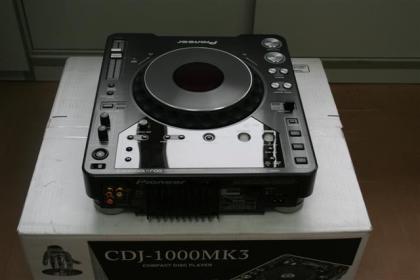 2x Pioneer CDJ-1000 MK3 + 1x Pioneer DJM-800