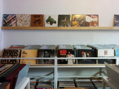 Ankauf von Büchern, Schallplatten und Plattenspielern