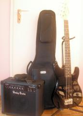 Harley Benton HBP90BK E - Bass + Harley Benton HB-20B Verstärker Combo + Gigbag