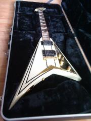 Jackson RR5 Olympic White Top Zustand      Jackson Molded Case