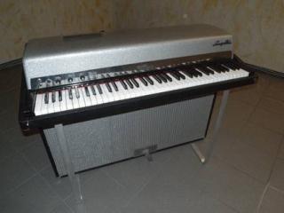 Fender Rhodes Silver Top