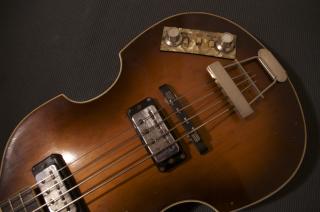 VINTAGE HOFNER BASS