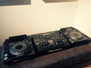 Pioneer CDJ-2000 NXS und Pioneer DJM-2000 NXS