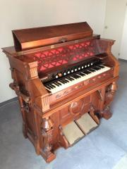 Amerikanisches Harmonium der Firma Estey Organ Co.