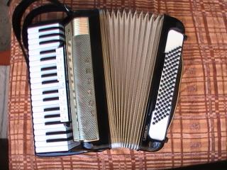 Hohner Lucia III Akkordeon, schwarz, Bj. 78, 3 chörig, 96 Bässe, neu gewartet, f