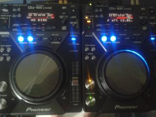 2 x Pioneer CDJ 400 LIMITED EDITION