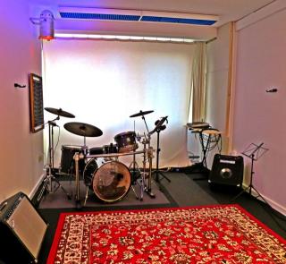 Rent a rehearsal room 24qm in Berlin per hour, stream your ART