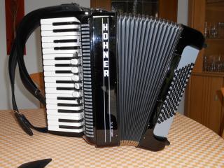 HOHNER- Akkordeon , AMICA III / 72