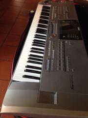 Yamaha Tyros 5 mit 76 Tasten