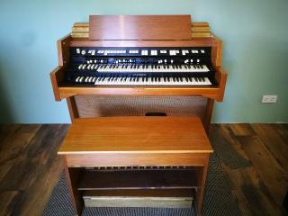 Hammond Orgel H 100 (Modell von Klaus Wunderlich und Franz Lambert). Auch als Kirchenorgel verwendbar! Guter Zustand!!