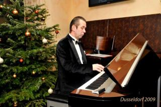 Pianist sucht feste Anstellung