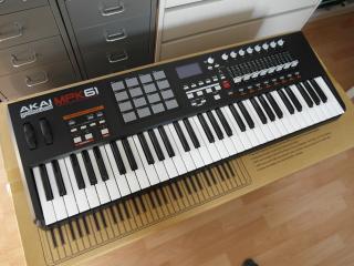 AKAI MPK61 USB Midi Keyboard Controller mit MPC Pads - NEUWERTIG -