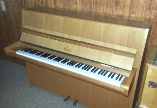 Piano mit Renner Mechanik