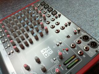 Verkaufe Allen & Heath ZED 10 plus Case!