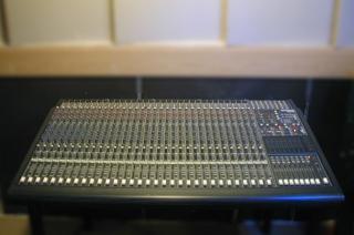 Mackie 32 channel 8bus Recording Console USA Fertigung