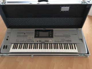 Yamaha Tyros 5 mit 76 Tasten