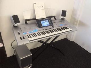 Yamaha Tyros 4 + Lautsprecher System